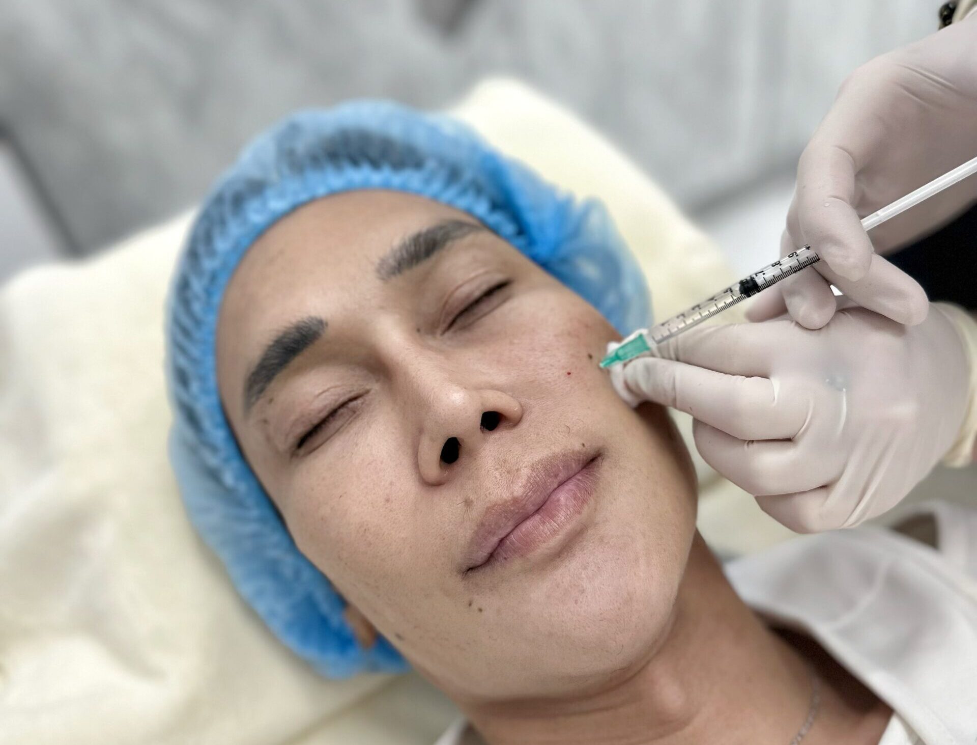 Clinician performing a facial injectable procedure at FTV Clinic Bangkok