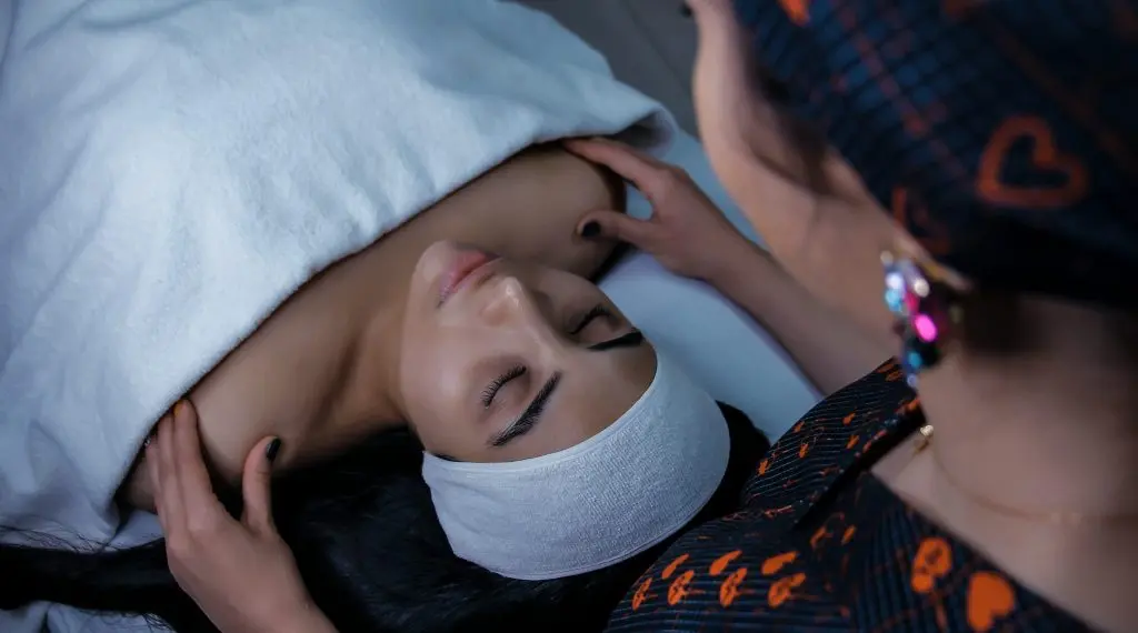 Relaxing facial treatment before a photoshoot at FTV Clinic Bangkok